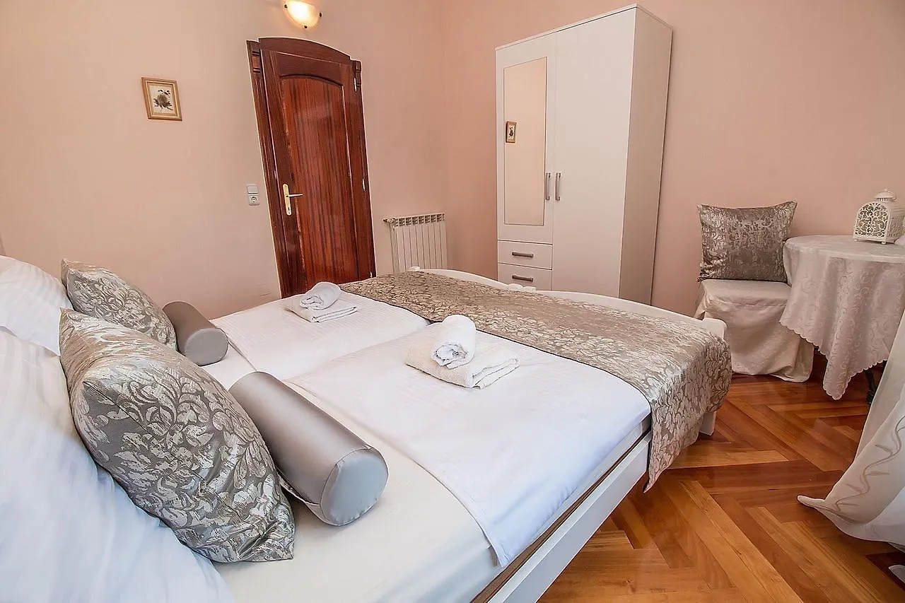 Villa Rose Rovigno 0*,